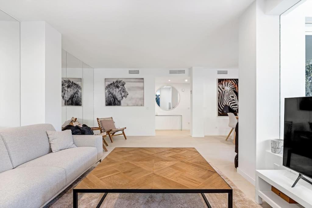 By Riva - Stylish 3 Bedroom Luxury In Naranjos De Appartement *